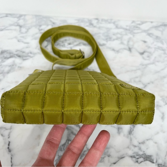 lug skipper crossbody RFID shoulder quilted green apple travel bag lightweight - Picture 5 of 11